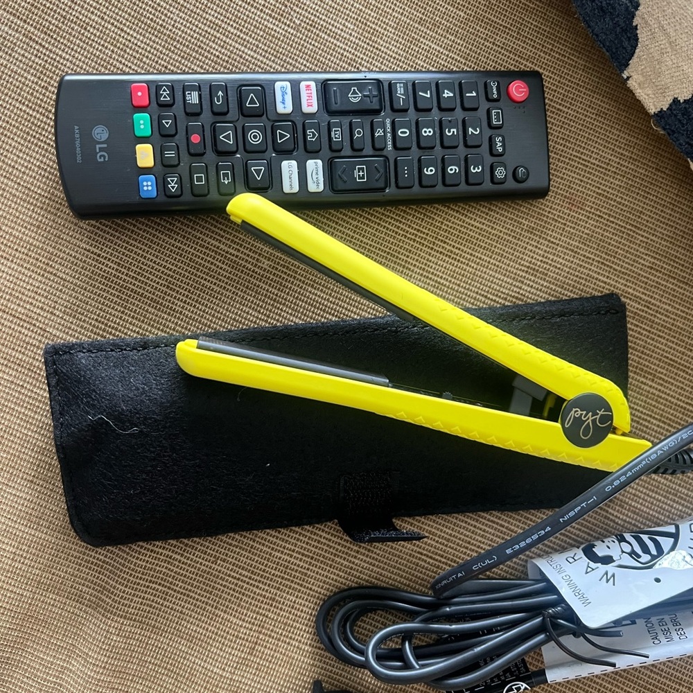 PYT mini travel flat iron